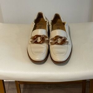 Women's Softwaves Gali Cream Loafers with Chain Detail